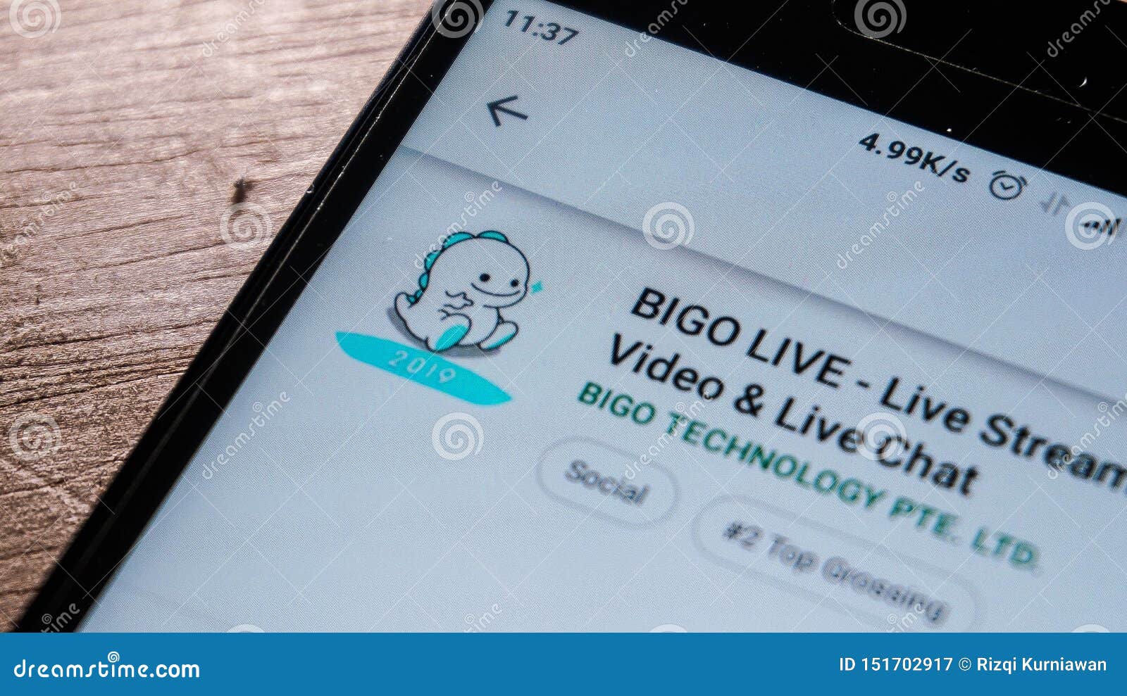 Приложение Bigo Live в магазине воспроизведения Редакционное Фотография -  изображение насчитывающей прибор, центрально: 151702917