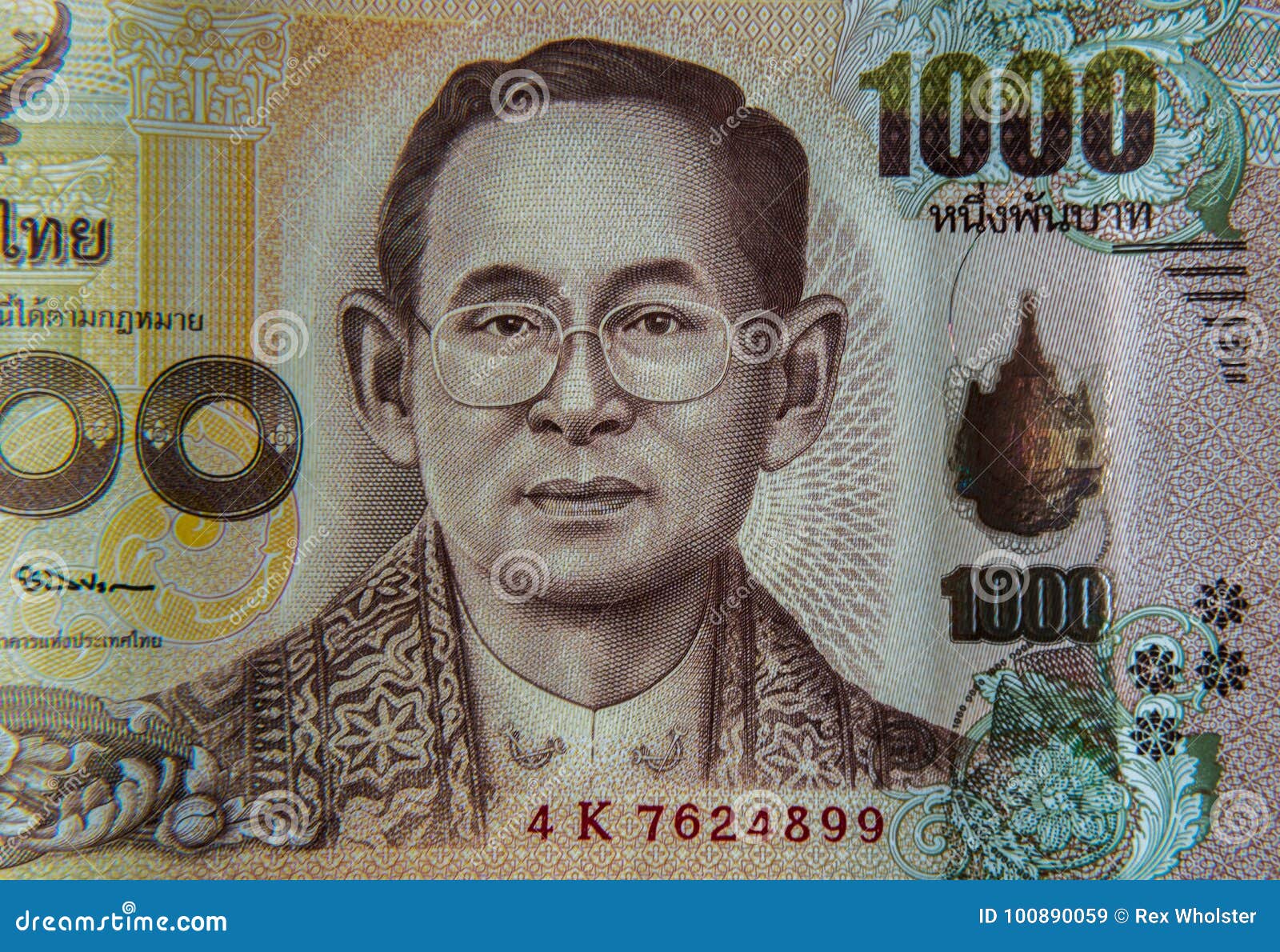 1000 бат это сколько. 1000 Таиландских бат. Купюра 1000 бат Тайланда. Новый тайский бат. Тайский бат изображение.