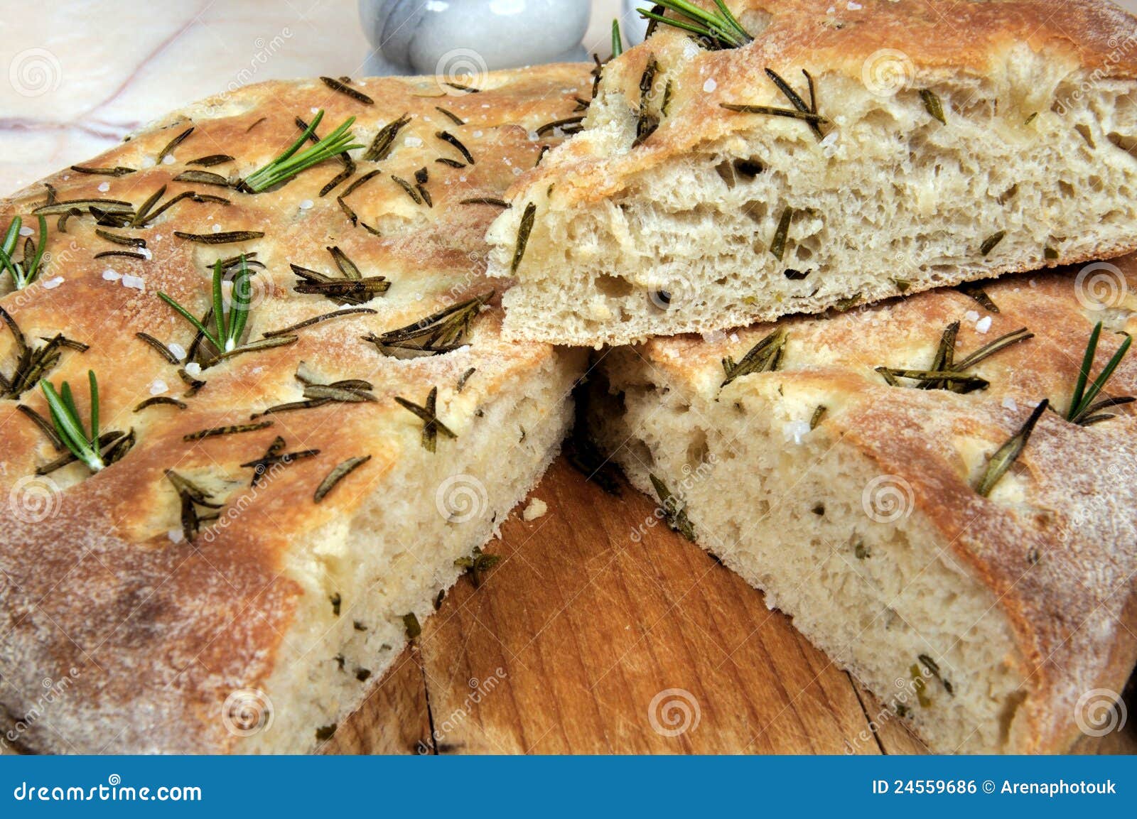 Слоеный хлеб рецепт. Хлеб Фокачча. Итальянский хлеб Фокачча. Оливковый хлеб. Хлеб с розмарином и чесноком.