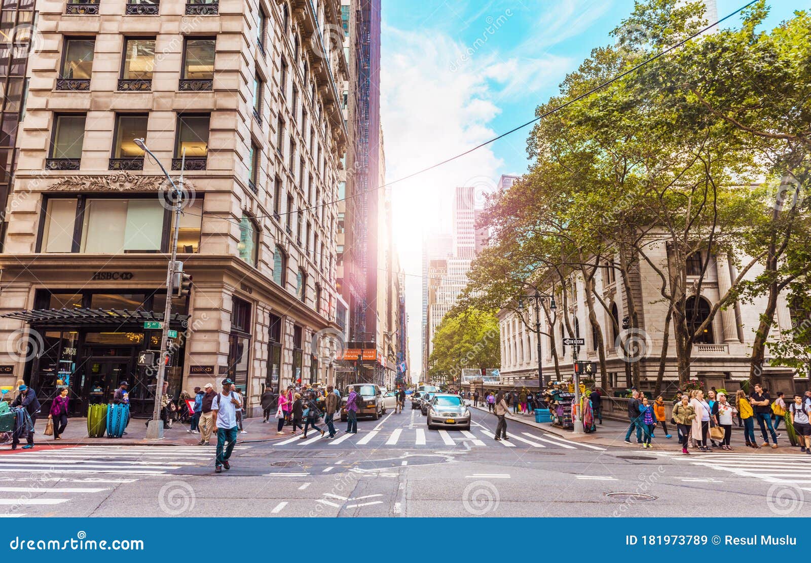 Пятая авеню 5 -й авеню самая известная улица в нью-йорке. Редакционное Стоковое Изображение - изображение насчитывающей автомобиль, америка: 181973789