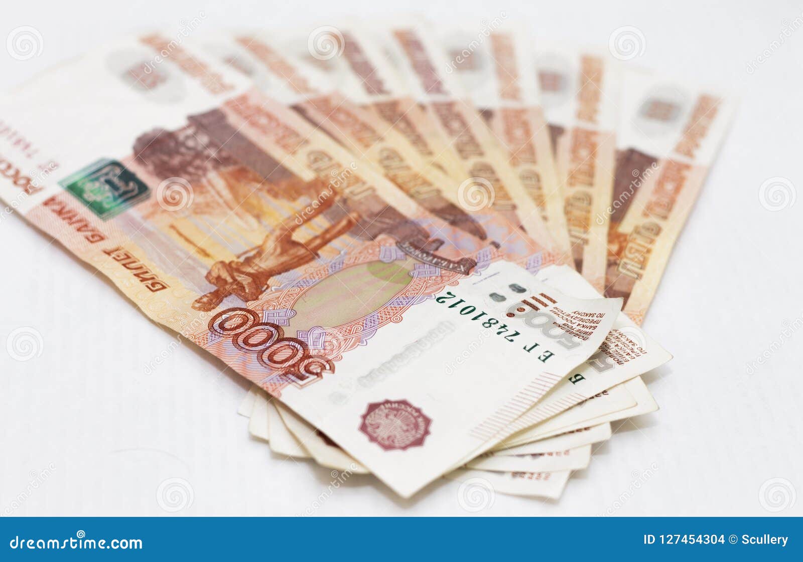 205 долларов в рублях. 5000 Рубл. Деньги 5000 рублей. Рубл 5000 фото. 30 Тысяч валютных рублей.
