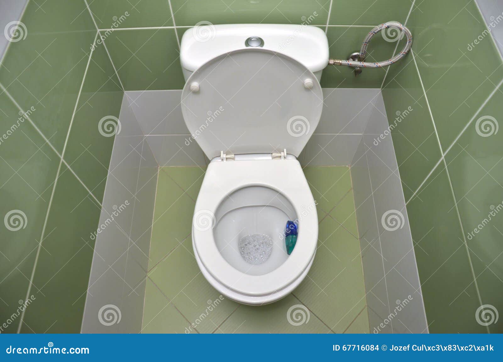 Туалет открытый мир взлома. Туалет открытый. Обои в туалет. Открытый унитаз обои. Туалет на зелёном фоне.
