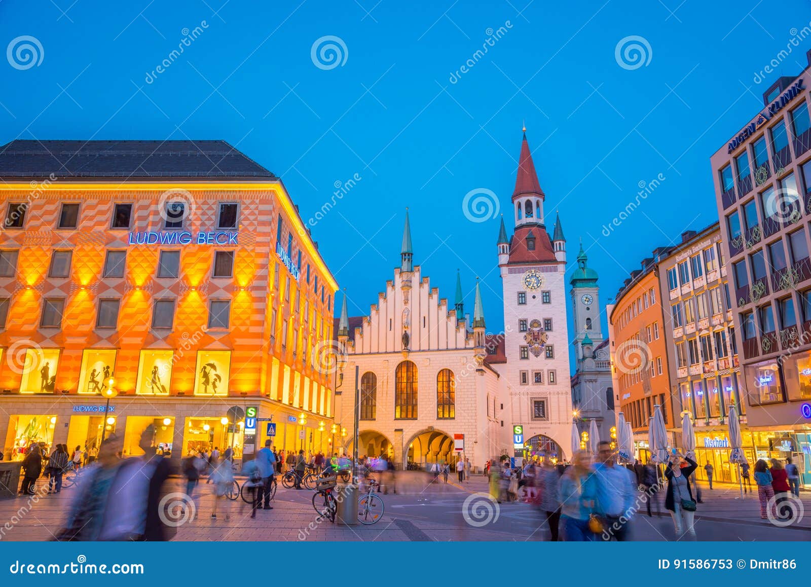 Ратуша Мюнхена Старая Около Городской Площади Marienplatz На Ноче.