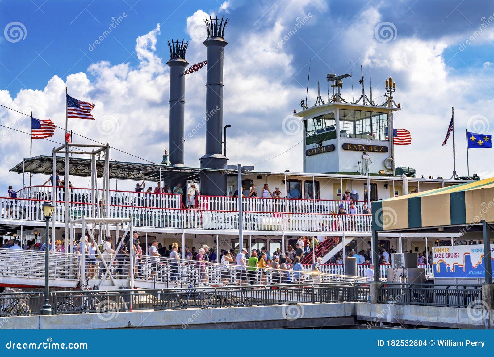 Река Миссиссиппи Новый Орлеан Луизиана речных судов парохода Natchez  туристов Редакционное Стоковое Изображение - изображение насчитывающей  духовно, миссиссипи: 182532804