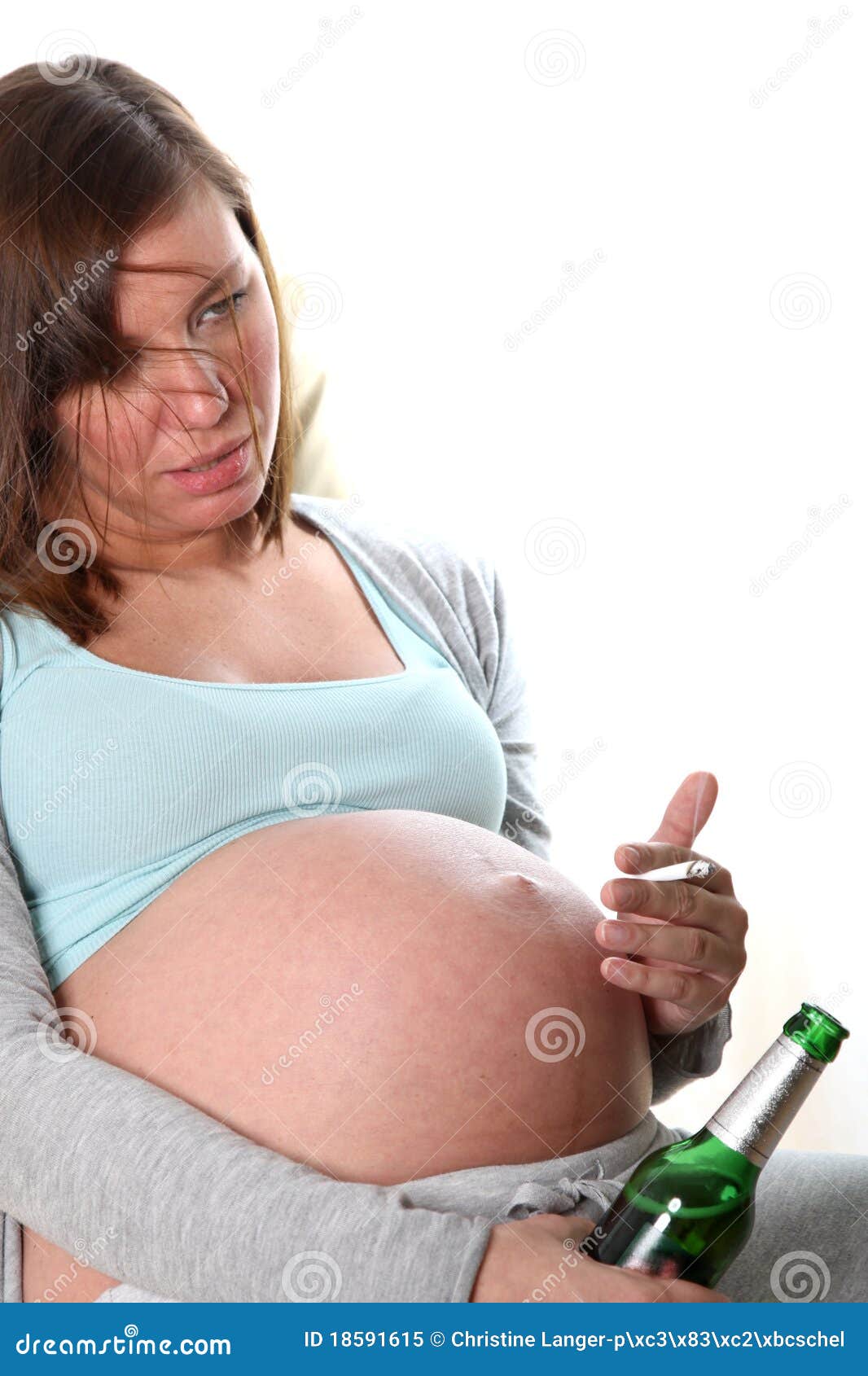 Беременность пила и курила. Беременных женщин курящих и пьющих.