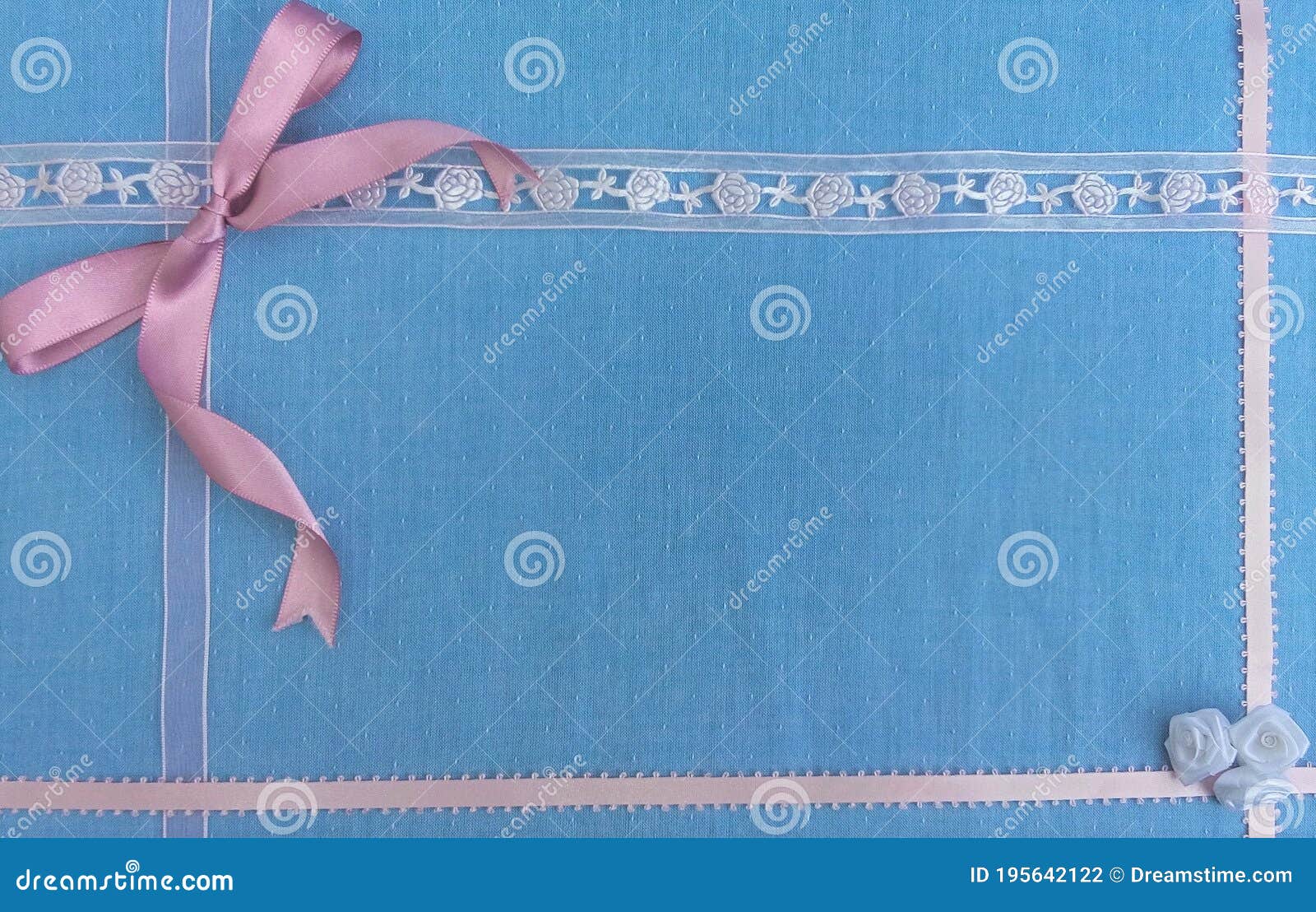Розовая Frame ленты на голубой фон текстуры ткани. Стоковое Фото -  изображение насчитывающей лук, романско: 195642122