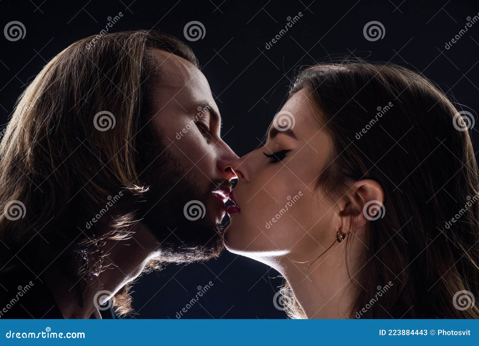 считается ли изменой когда девушка с девушкой целуются фото 83