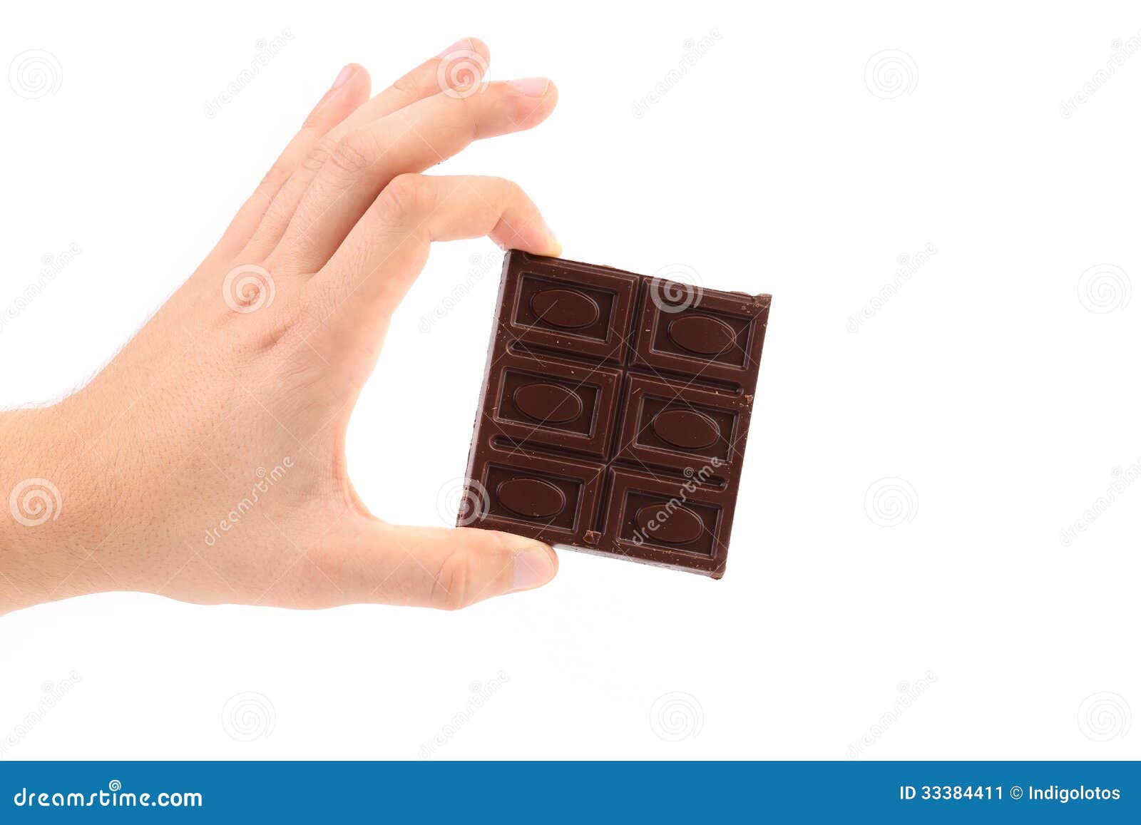 Держите в руках сладкое. Шоколадка в руке. Плитка шоколада в руке. Рука держит шоколад. Рука держит шоколадку.