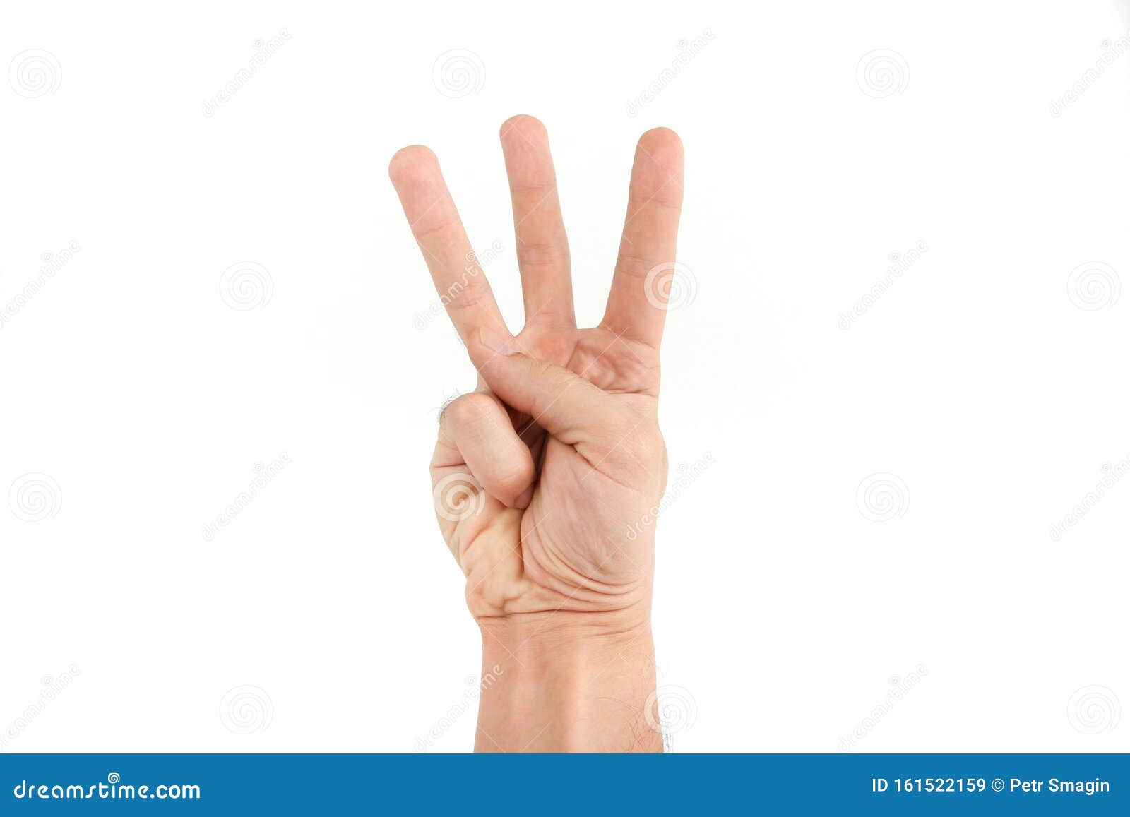 Показывать три пальца. Показывает три пальца. Человек показывает три пальца. Три пальца для печати синем цветом. Жест третьим будешь.