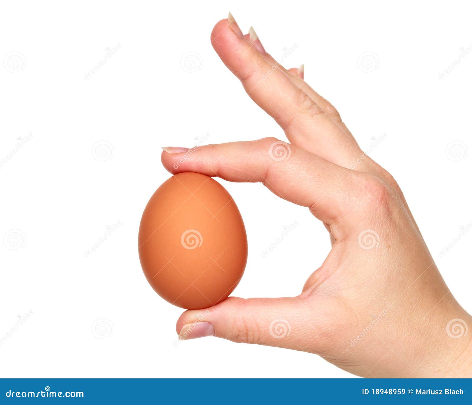 Ножки яички. Девушка держит в руке яйцо картинки. Эскиз мошонка в руке. Взять на руки яйцо картинки. Мужик держит два яйца в руке.