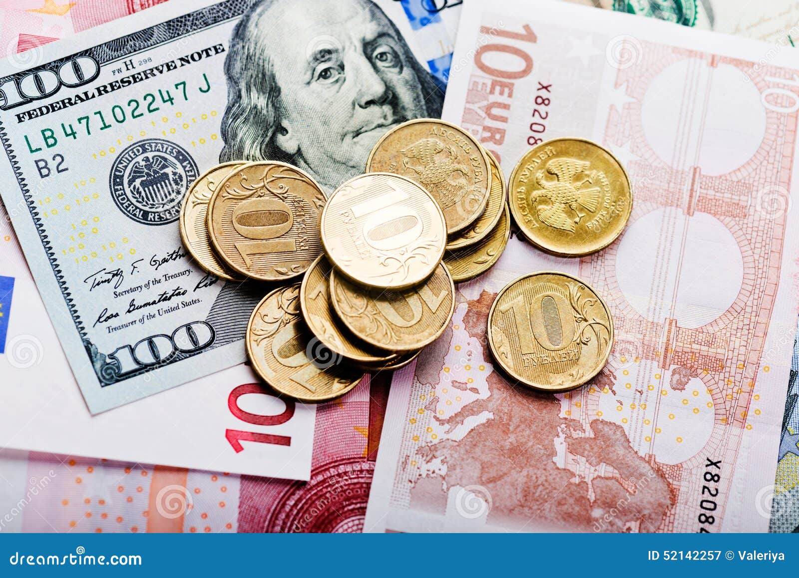 Спрос на иностранную валюту. Евро и доллар Монетка. Падение рубля. Доллары евро рубли картинки. Валютные вложения.