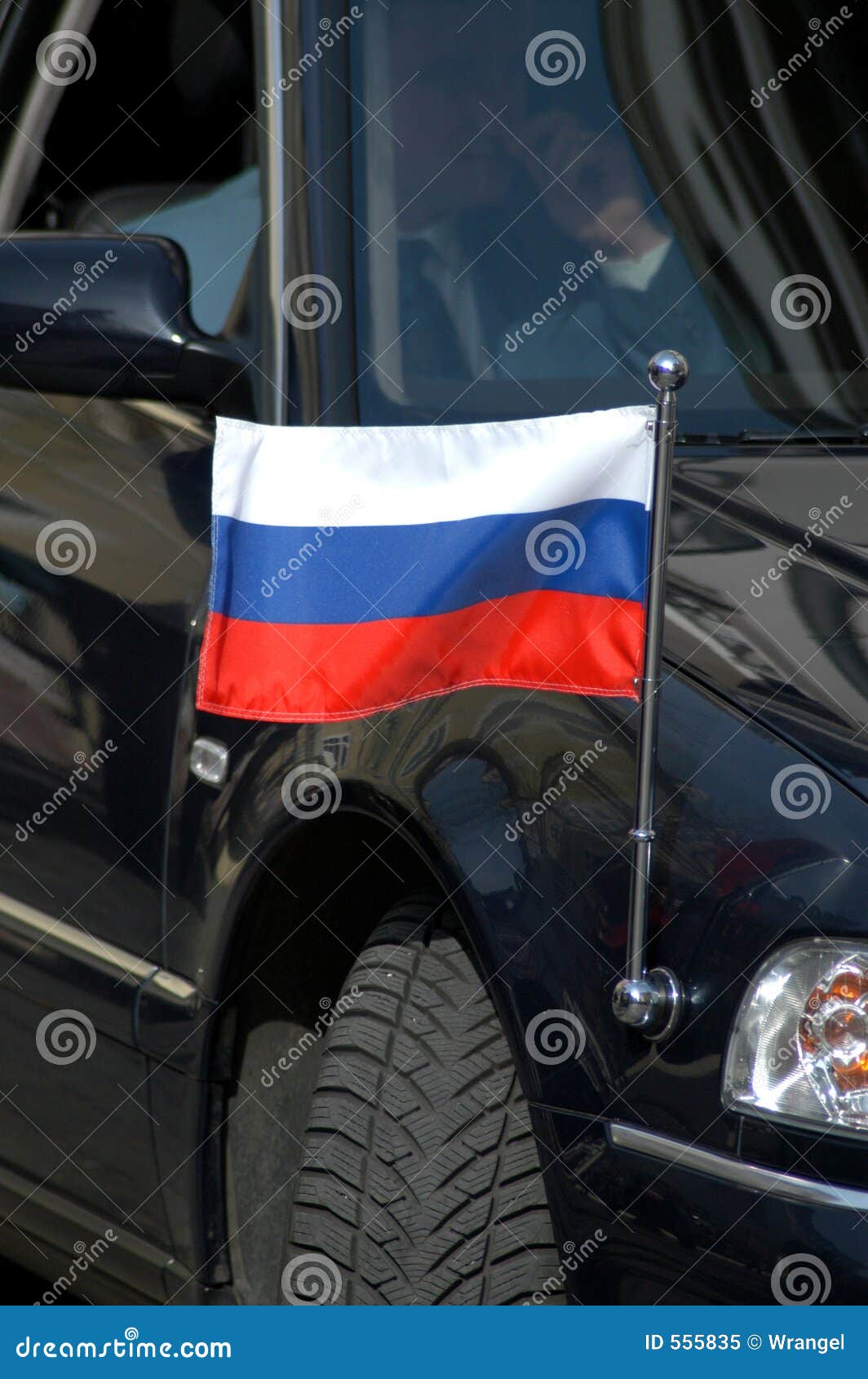Дипломатическая машина с флажком