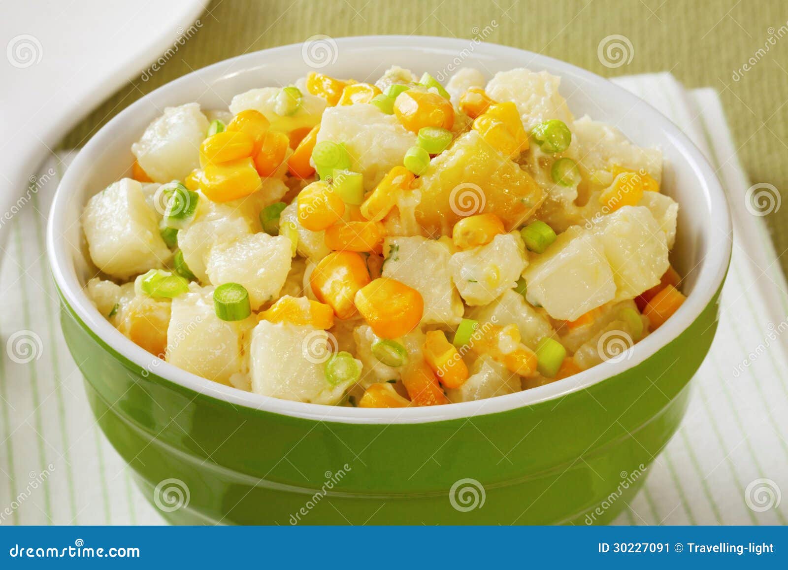 Картофель кукуруза. Салат морковка. Салат с капустой. Салат из моркови и яблока. Салат из пекинской капусты.