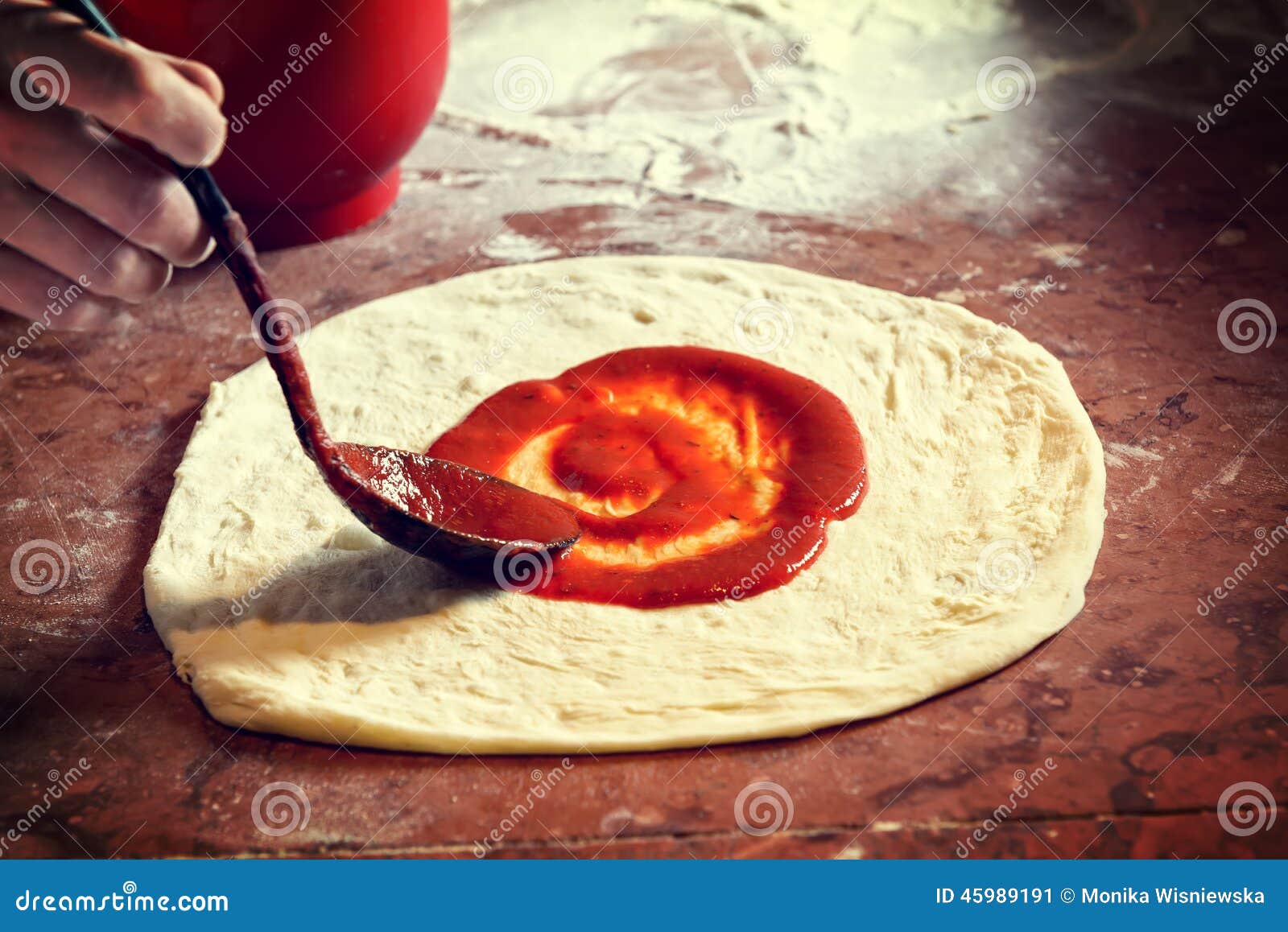 Тесто на итальянском языке. Итальянское тесто для пиццы. Pizza Dough preparation process. Pizza preparation sous. Пиццаретта еда.