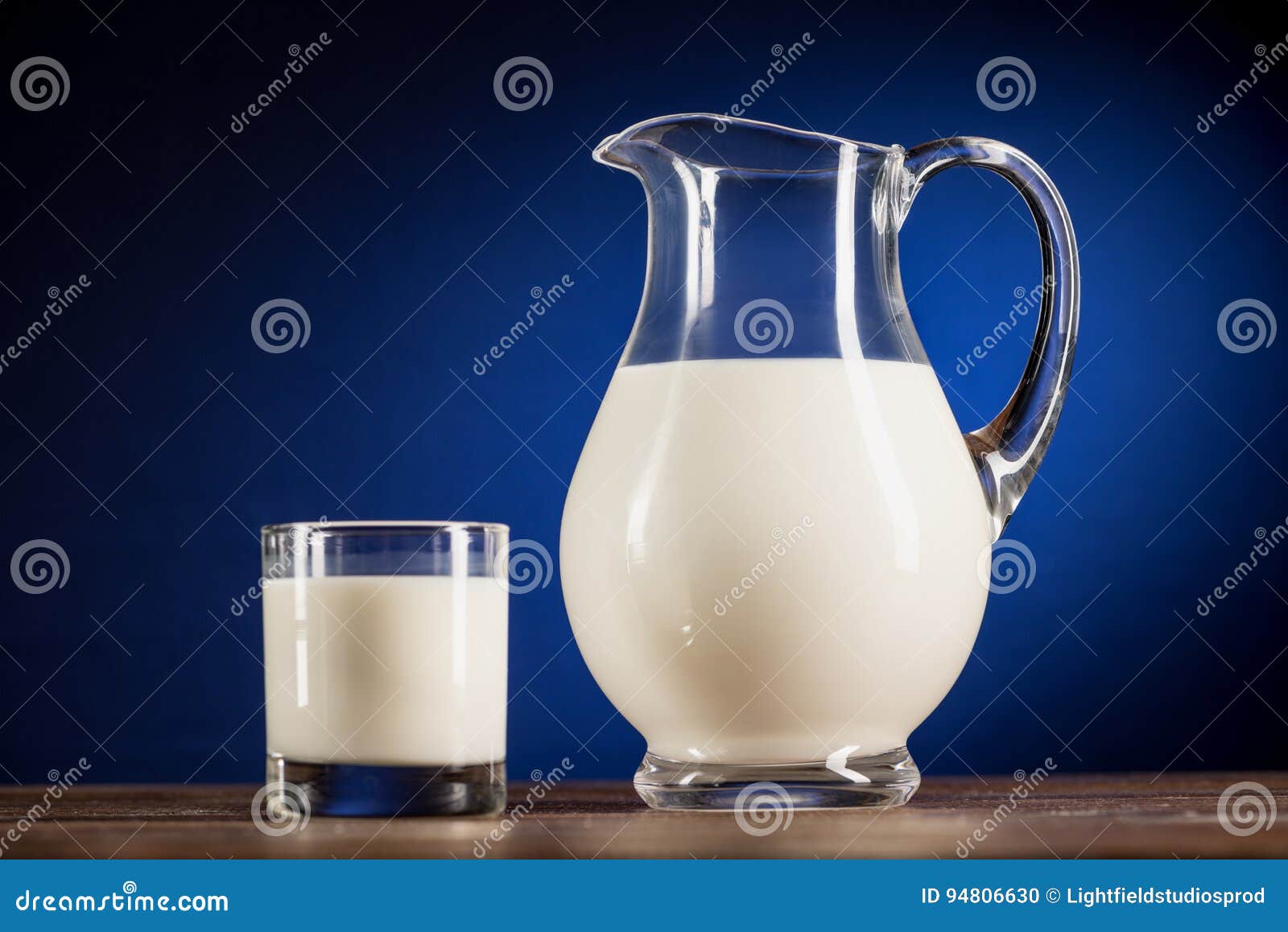 There are some milk in the glass. Кувшин с молоком. Кефир в кувшине. VJKJR D redibyt. Кефир в графине.