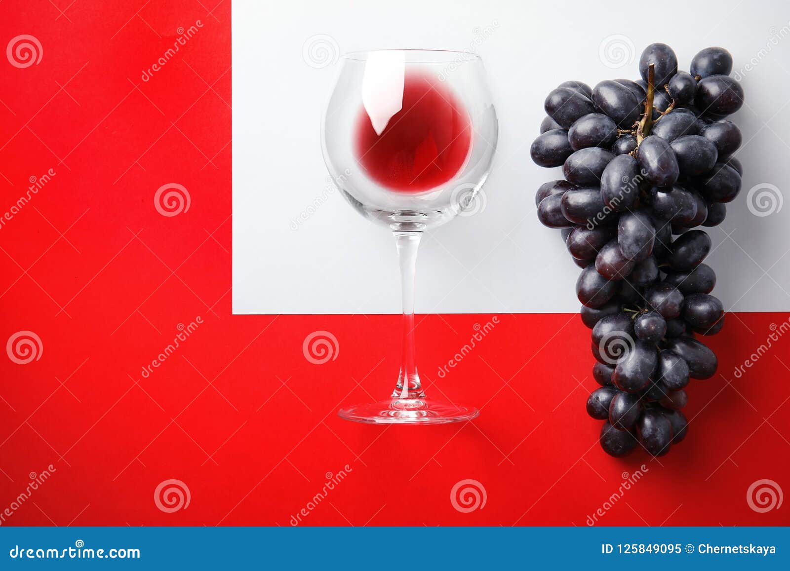 1 мая вино. Вино и виноград. Бокал вина и виноград. Красное вино антиоксидант. БАД С красным виноградом и красным вином Япония.