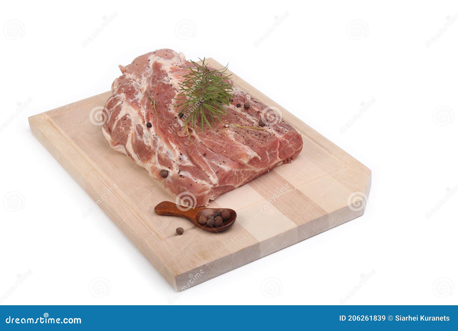 Свежий Raw перец и розмарин чеснока мяса свинины изолированные на белом  фоне шее. С путем вырезки Стоковое Изображение - изображение насчитывающей  немецко, мясник: 206261839