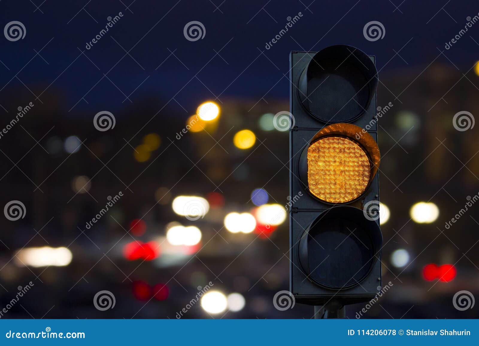 https://thumbs.dreamstime.com/z/%D1%81%D0%B2%D0%B5%D1%82%D0%BE%D1%84%D0%BE%D1%80-%D0%B6%D0%B5%D0%BB%D1%82%D1%8B%D0%B9-%D1%81%D0%B8%D0%B3%D0%BD%D0%B0%D0%BB-114206078.jpg