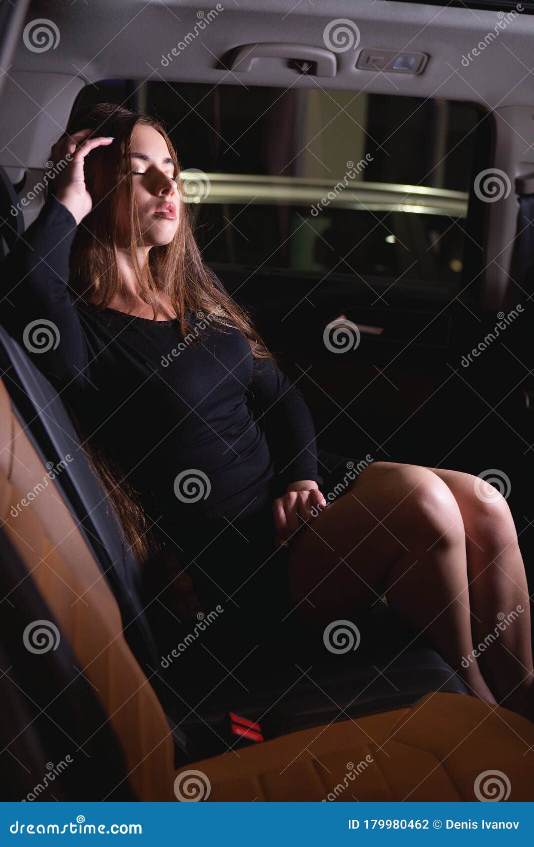 Голая Девушка На Заднем Сиденье Автомобиля (5 Фото)