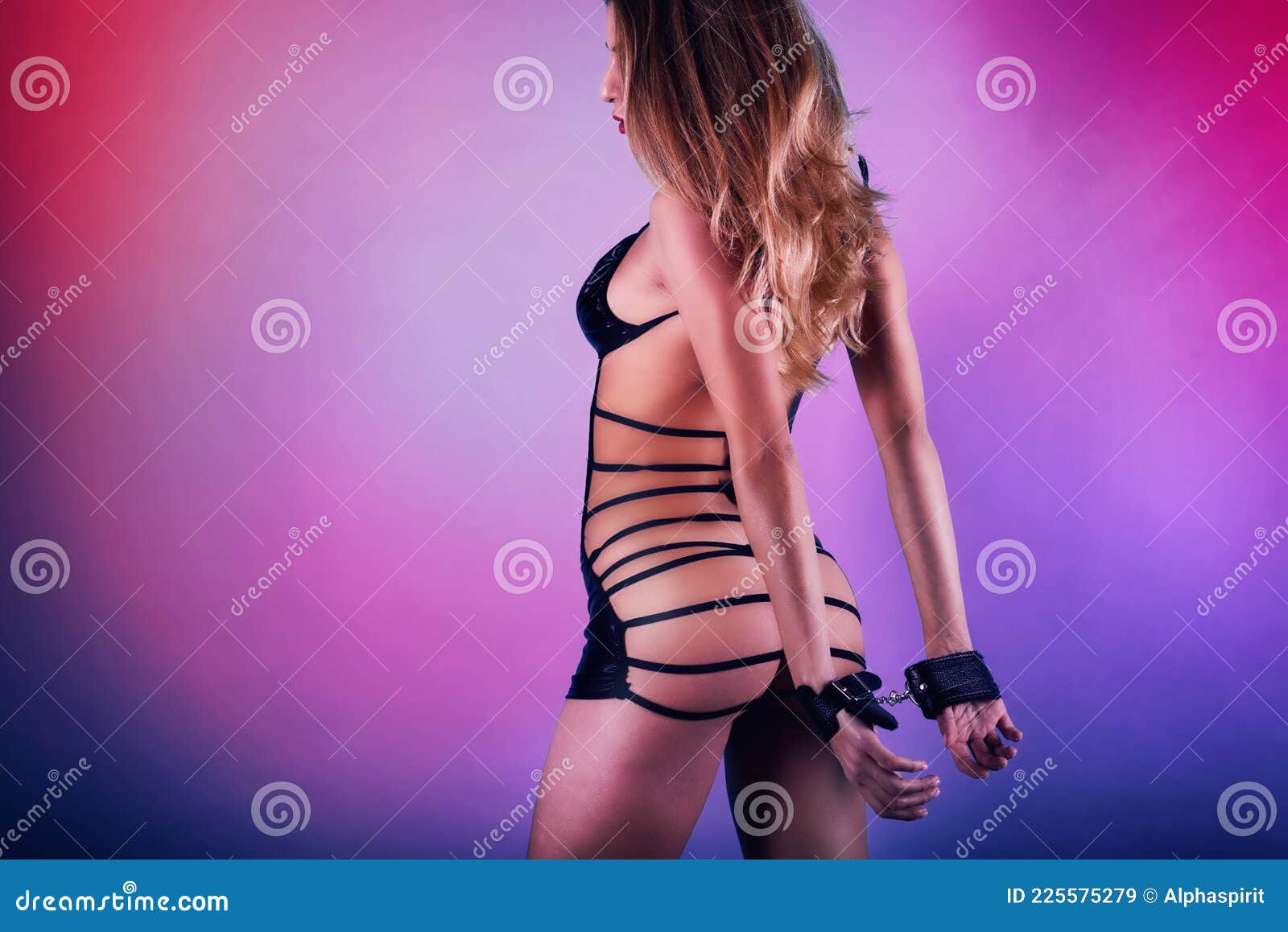 сексуальная женщина в стиле белья и бдсм Стоковое Изображение - изображение насчитывающей желание, привлекательностей: 225575279