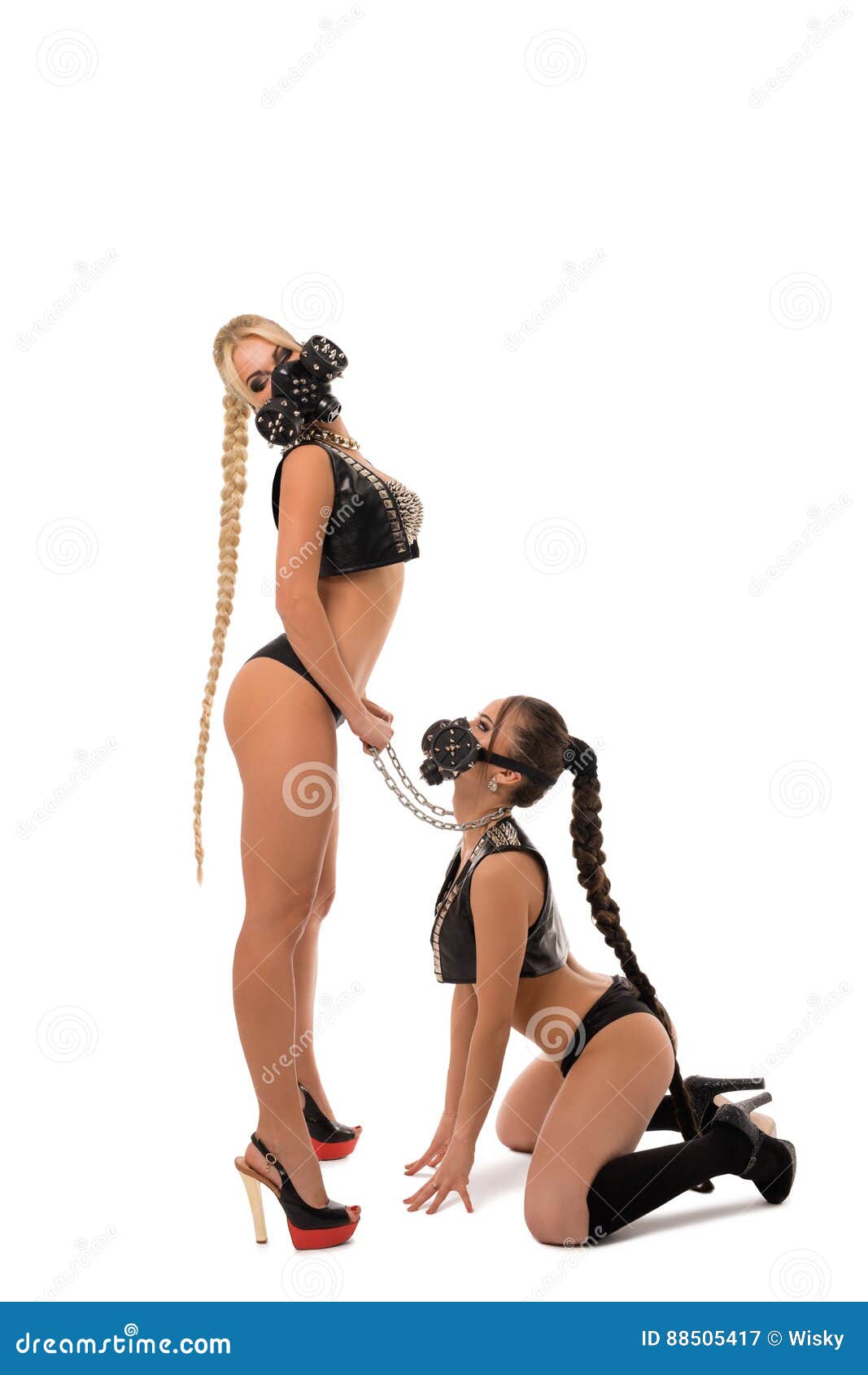 Сексуальные девушки в масках Bdsm и кожаном нижнем белье Стоковое Изображение - изображение насчитывающей женщина, пригонка: 88505417