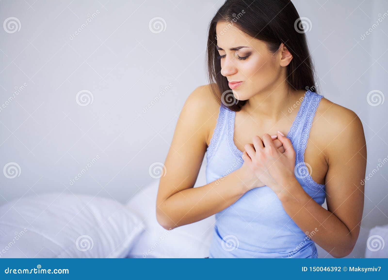 Сердечная болезнь Боль в груди Infarct хода Сильные тягостные ощущения  Концепция здоровья O Стоковое Фото - изображение насчитывающей чывство,  красивейшее: 150046392