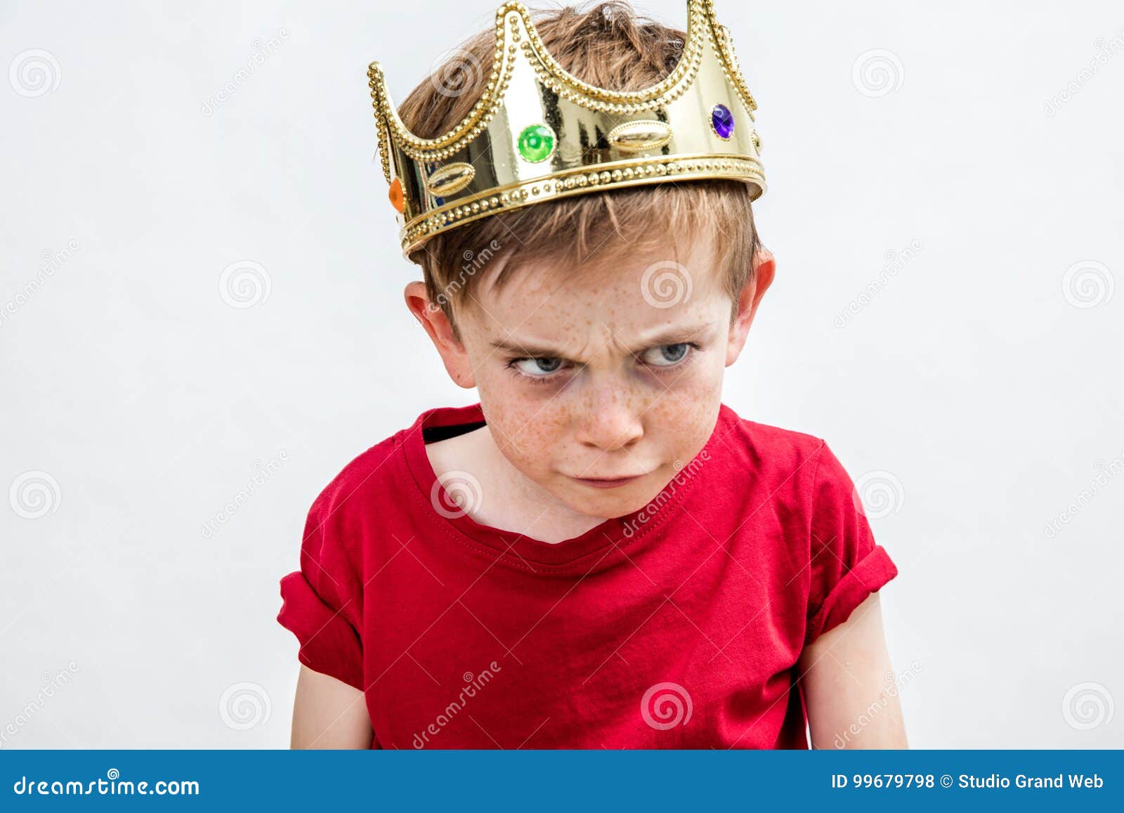 Профориентация для подростков. Избалованный человек 7 букв. Мордекай джонни депп. Недоросль митрофанушка и простакова. Корона на голове.