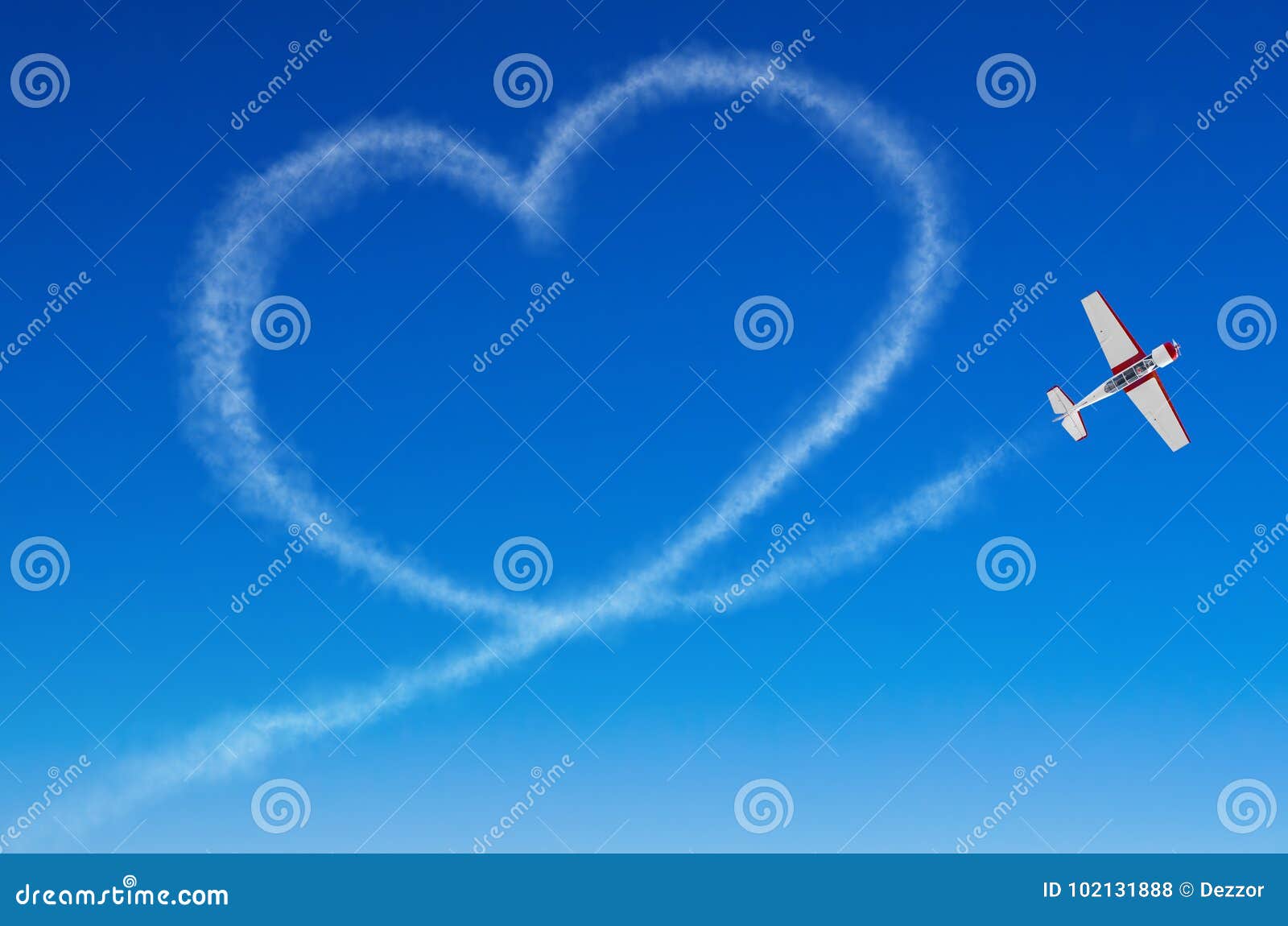 Самолет написал в небе. Самолет в небе. Сердце в небе. Надпись в небе самолетом. Сердце в небе самолет.