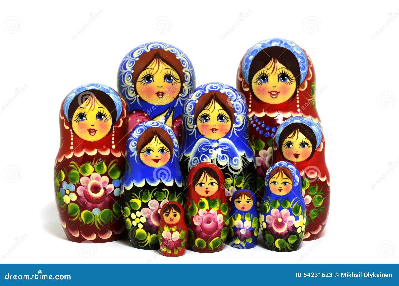 Матрешка на белом фоне
