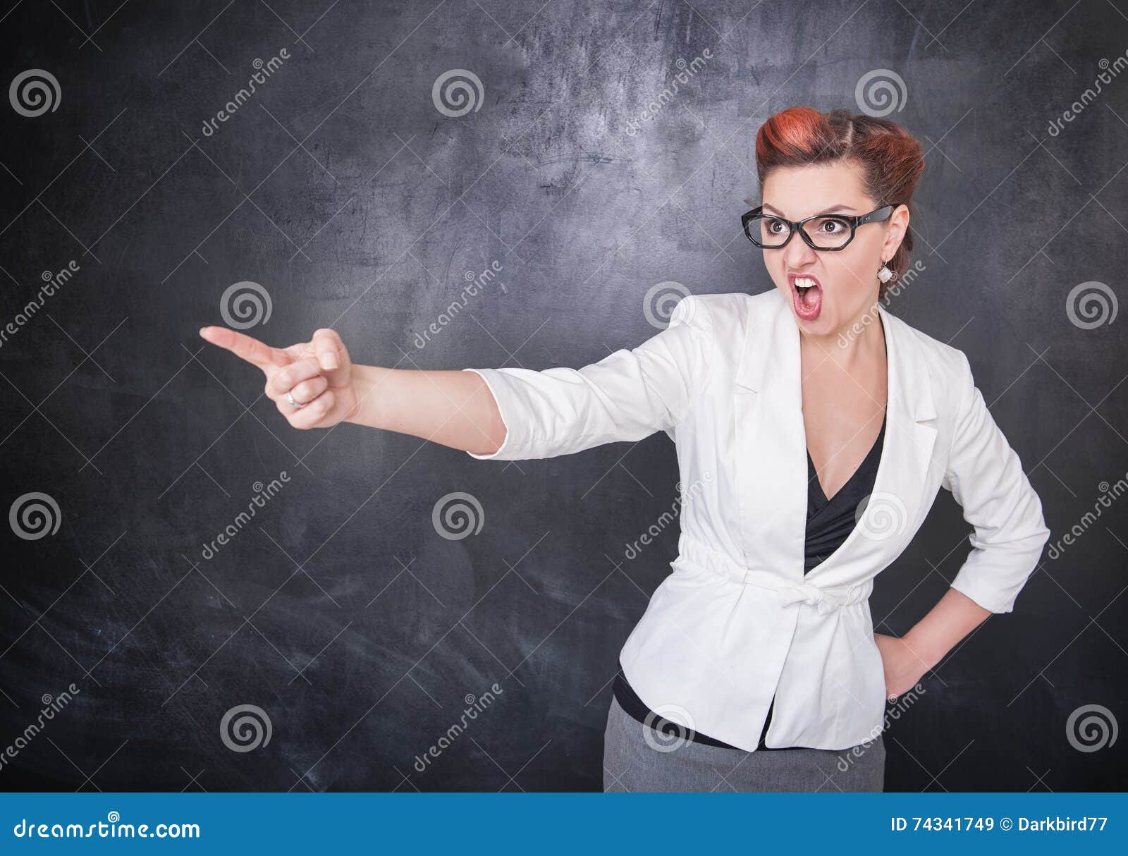 Учитель 3д. Пранки над училкой. Учитель в шоке. Игра мисти злая училка. Как достать училку.