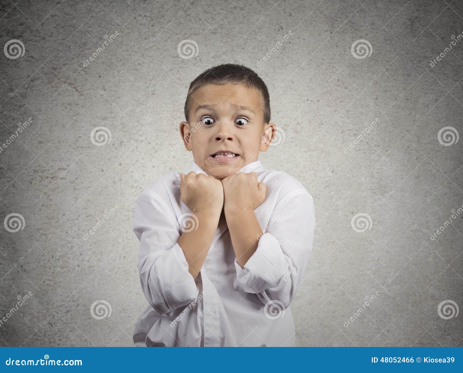 The child is scared. Напуганный ребенок. The child is scared. Маленькая девочка плачет. The child is scared.