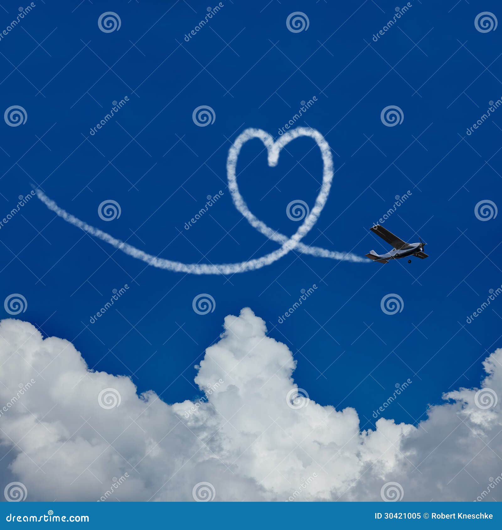 Самолет написал в небе. Сердце в небе. Сердце в небе самолет. Сердечко в небе. Сердце с самолетом.