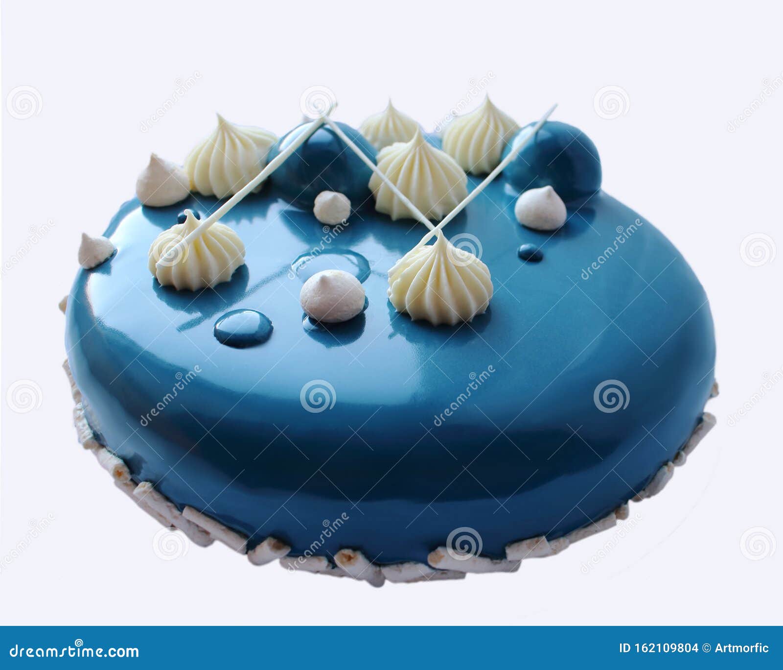 Синий блестящий глазированный муссовый торт с белым шоколадным ганашем  Стоковое Фото - изображение насчитывающей вкусно, мусс: 162109804
