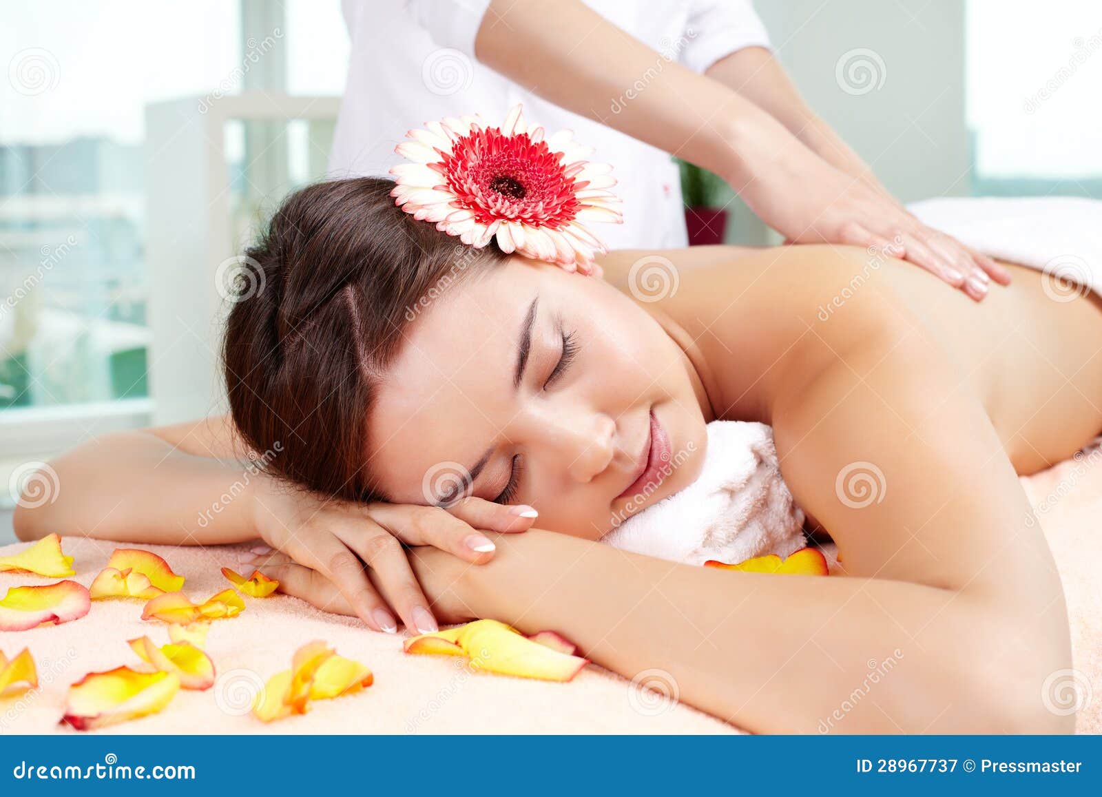 Gently massage. Тема для спа. Спа салон интерьер. Гавайский массаж.