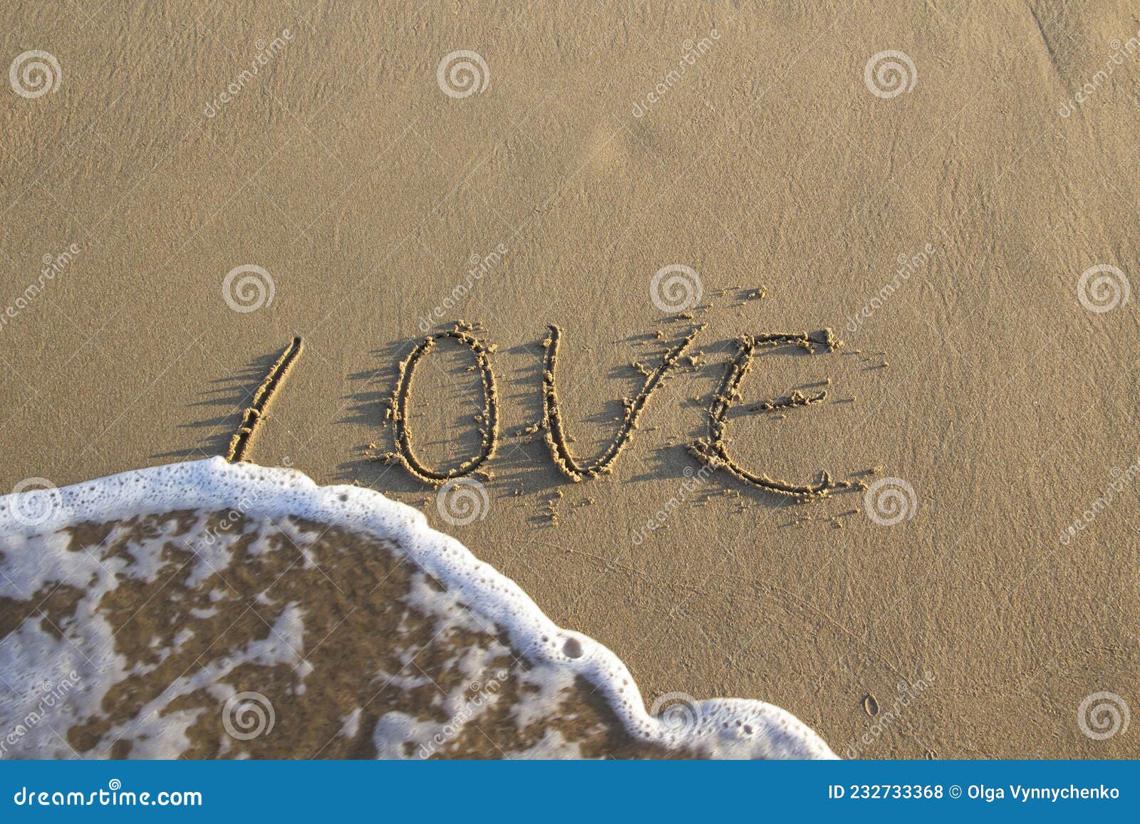 писающие на пляже 