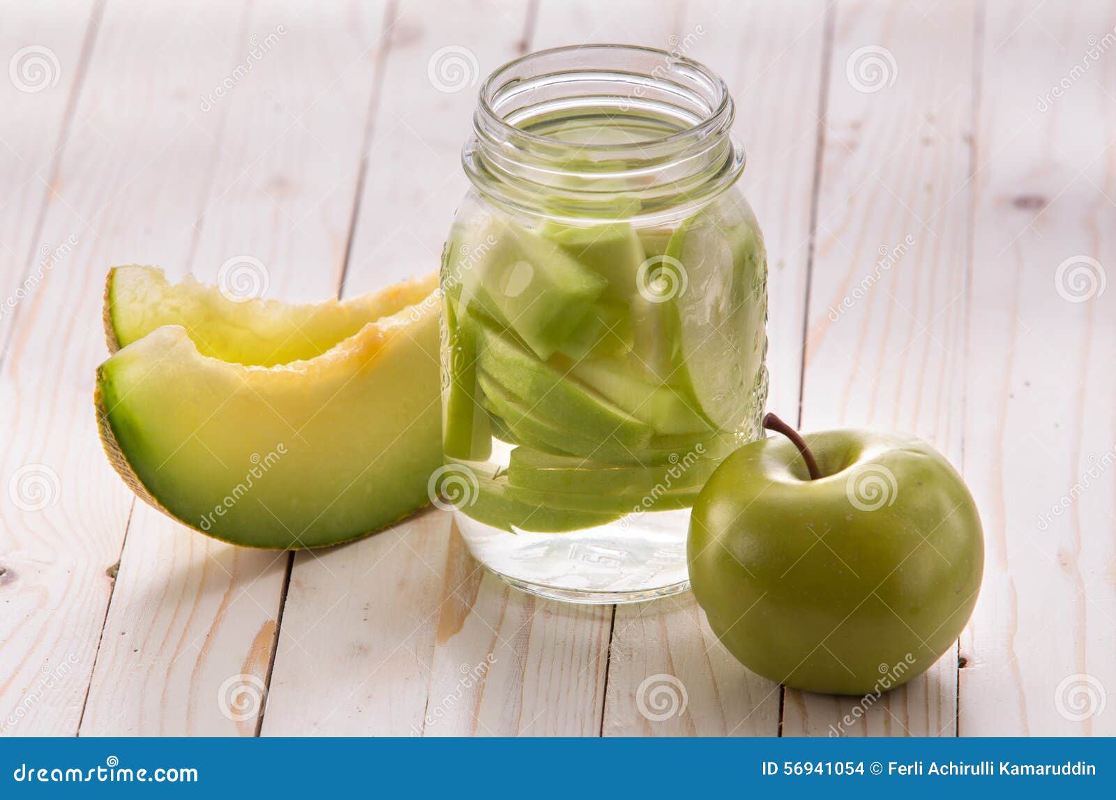 Рецепт воды с яблоками. Яблочная дыня. Компот из дыни. Яблоко дыня и лед. Infused Water.