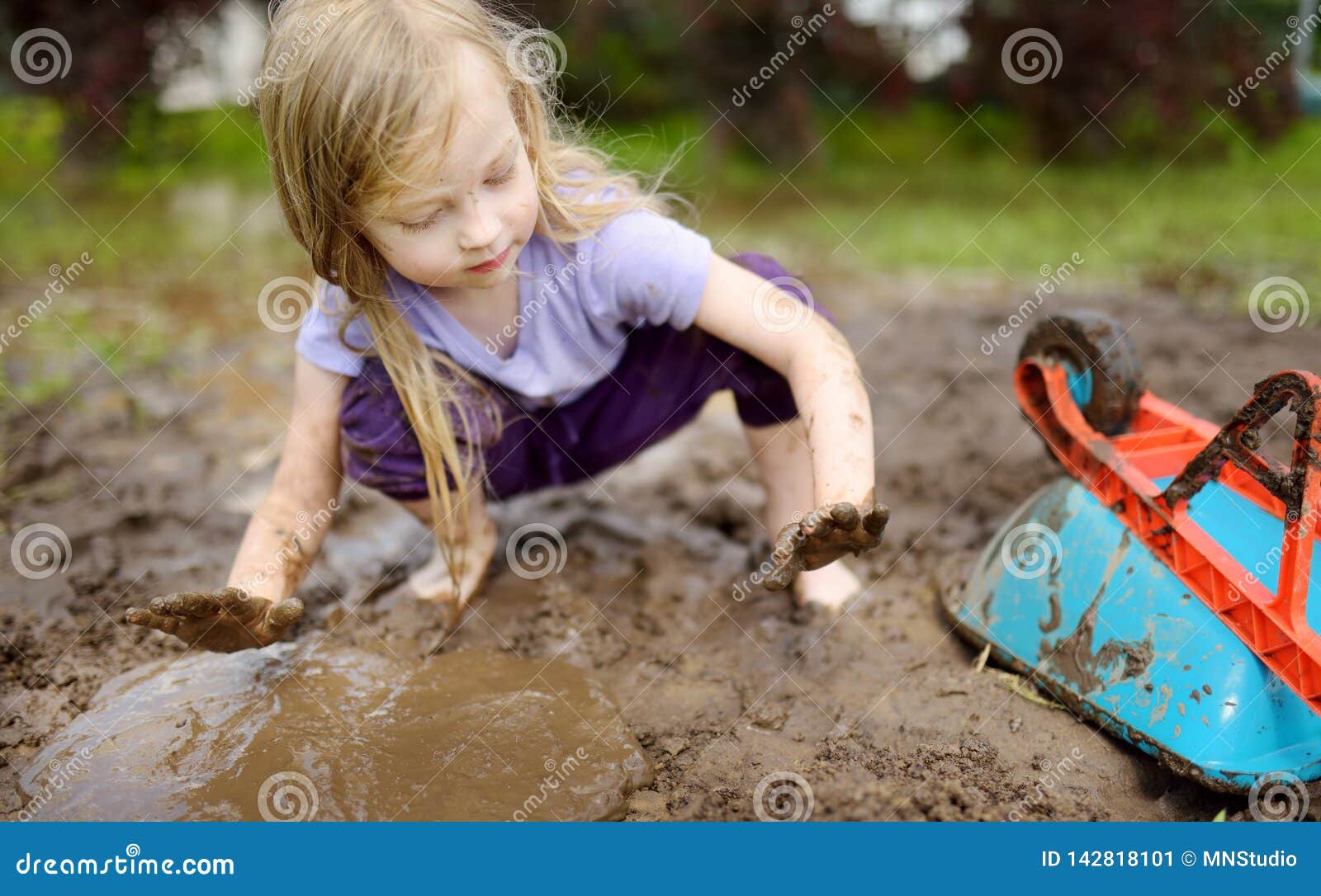 Мэн 300 экскаватор. While digging. While digging. While digging. Старатели в судане.