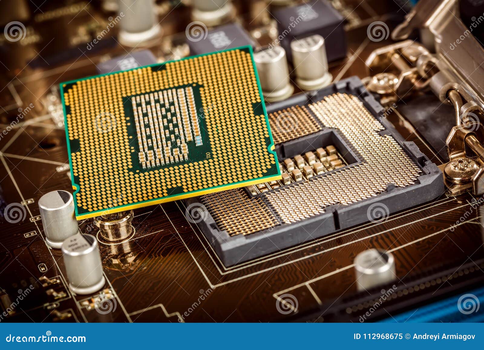 Игры работающие на процессоре. Процессор. ПК процессоры современные и платы. Транзистор в процессоре. Материнские платы.