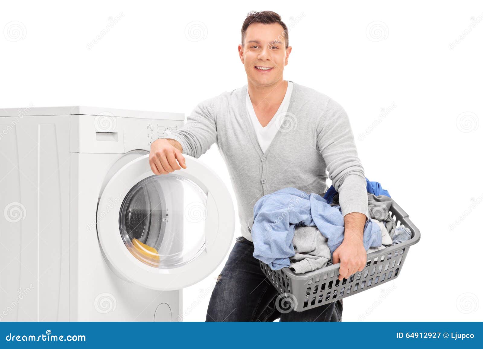 Did the laundry. Мужчина и стиральная машина. Мужик и стиралка. Стирка мужской. Стиральная машина стирает мужчина.