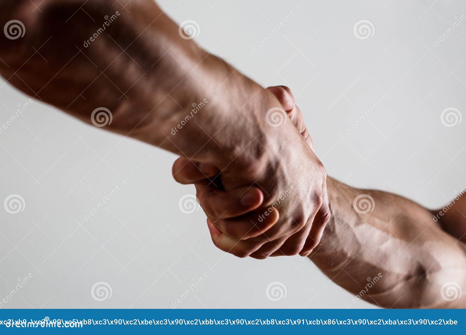 Иметь сильную руку. Сильные мужские руки. Мужская рука помощи. Протянутая мужская рука. Крепкие руки.