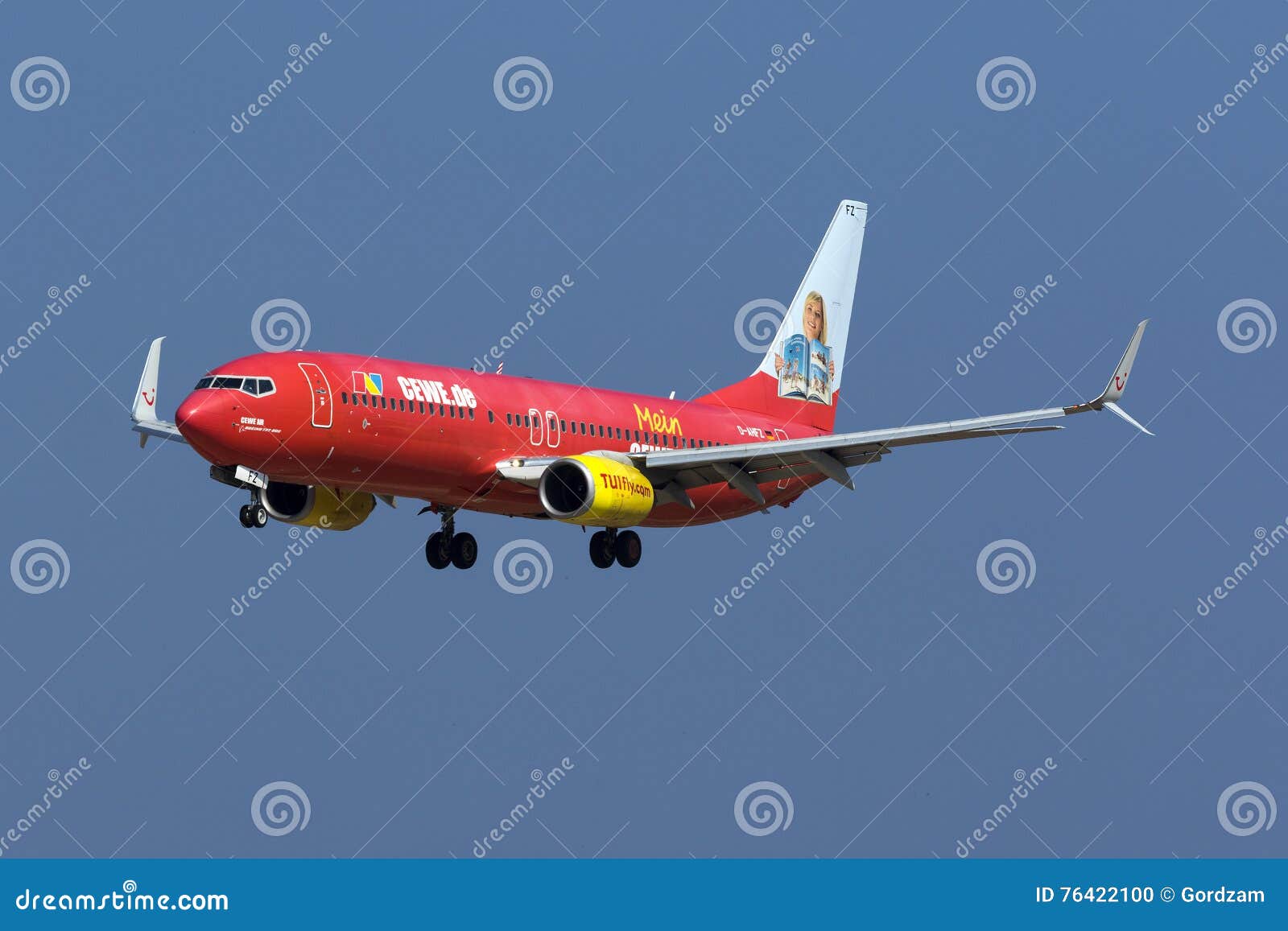 Специальная Цветовая Схема TUIjet 737 Редакционное Изображение.