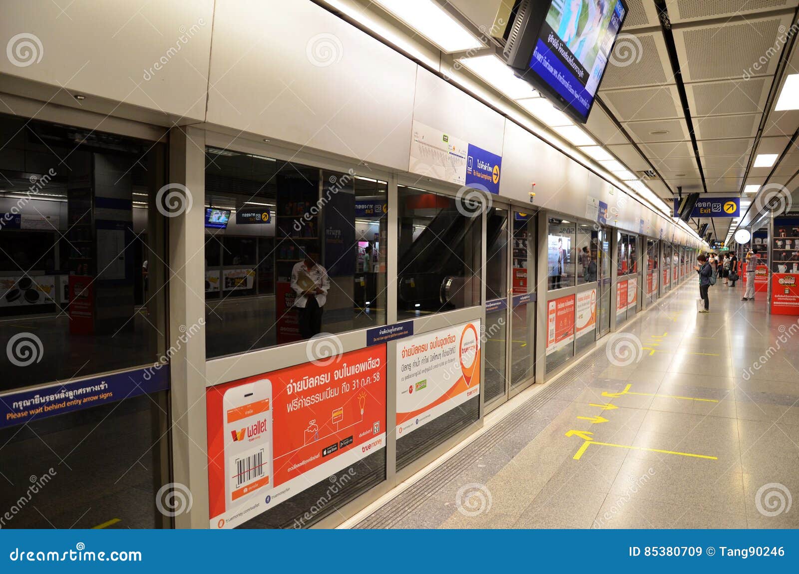 Станции метро бангкок. Станции метро Бангкока. Метро в Бангкоке внутри. Метро изнутри Бангкок. Станции метро из аэропорта Бангкока.