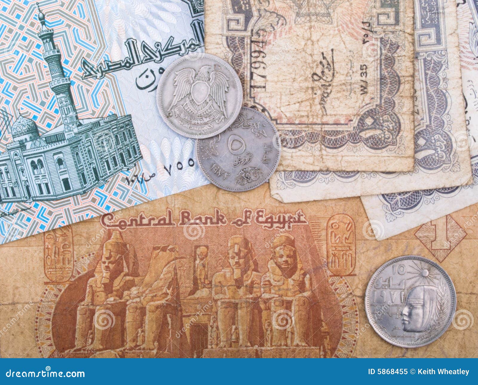 Доллары старого образца в египте принимают ли. Египетские деньги. 25 Египетских денег. Египетские деньги в рубли. Прозрачные деньги Египет.