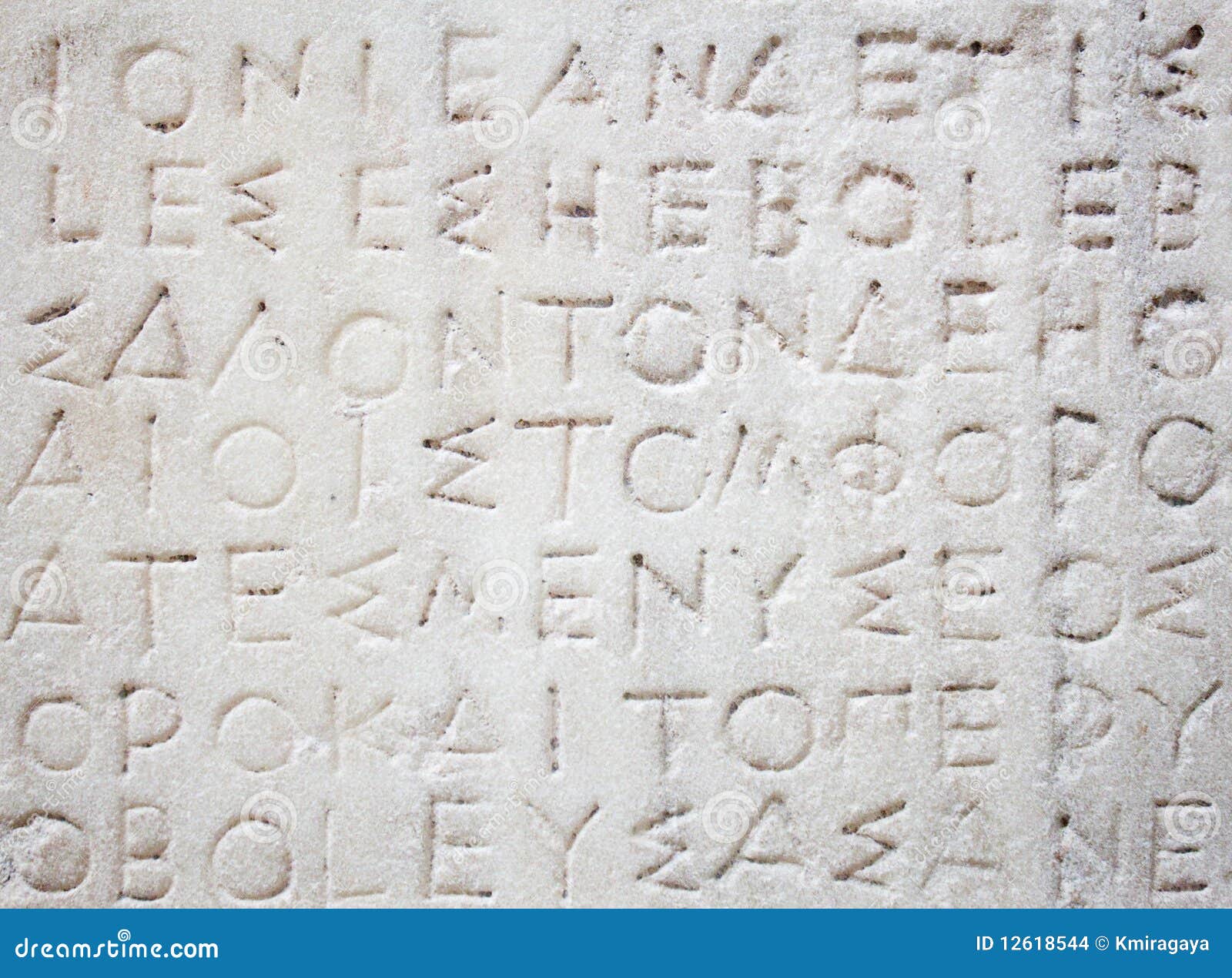 Пишущий на греческий. Греческие надписи. Надписи на греческих храмах. Надпись в греческом стиле. Греческие надписи на камнях.