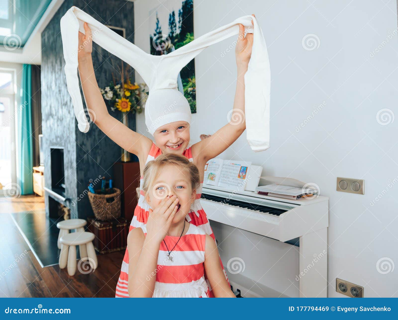 дочь в колготках 