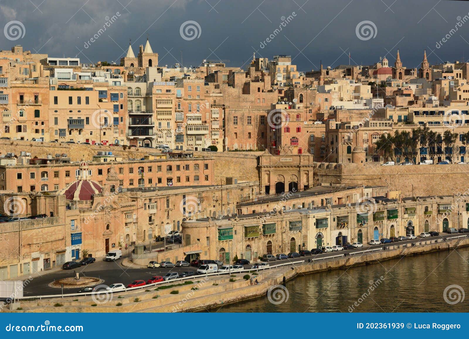 Staryj Gorod Kak Vidno Iz Bolshogo Porta Valletta Malta Redakcionnoe Stokovoe Izobrazhenie Izobrazhenie Naschityvayushej Malta Staryj 202361939
