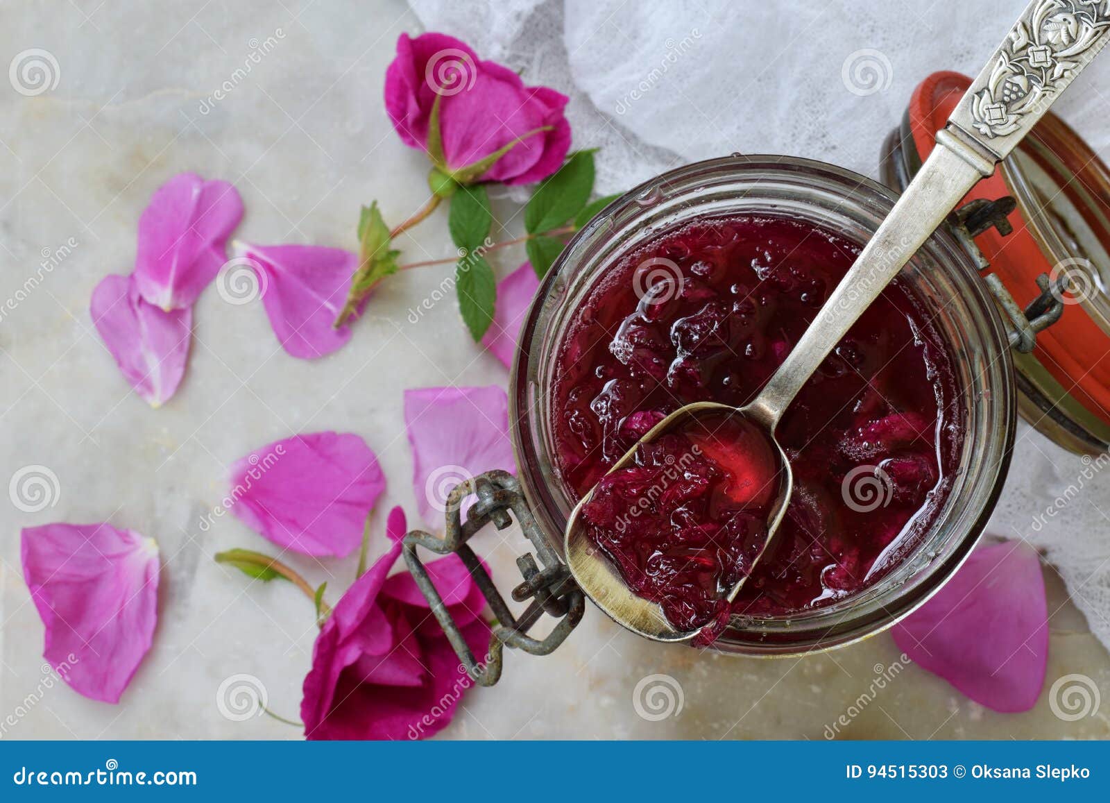 Лечебные свойства варенья. Полезное варенье. Варенье из шишек сосны. Варенье из сосновых шишек полезные свойства. Варенье рецепты с описанием.