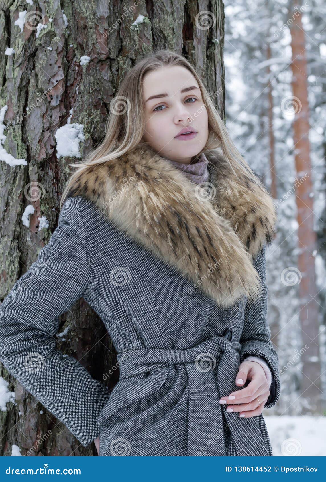 Фото Девушек В Сером Пальто