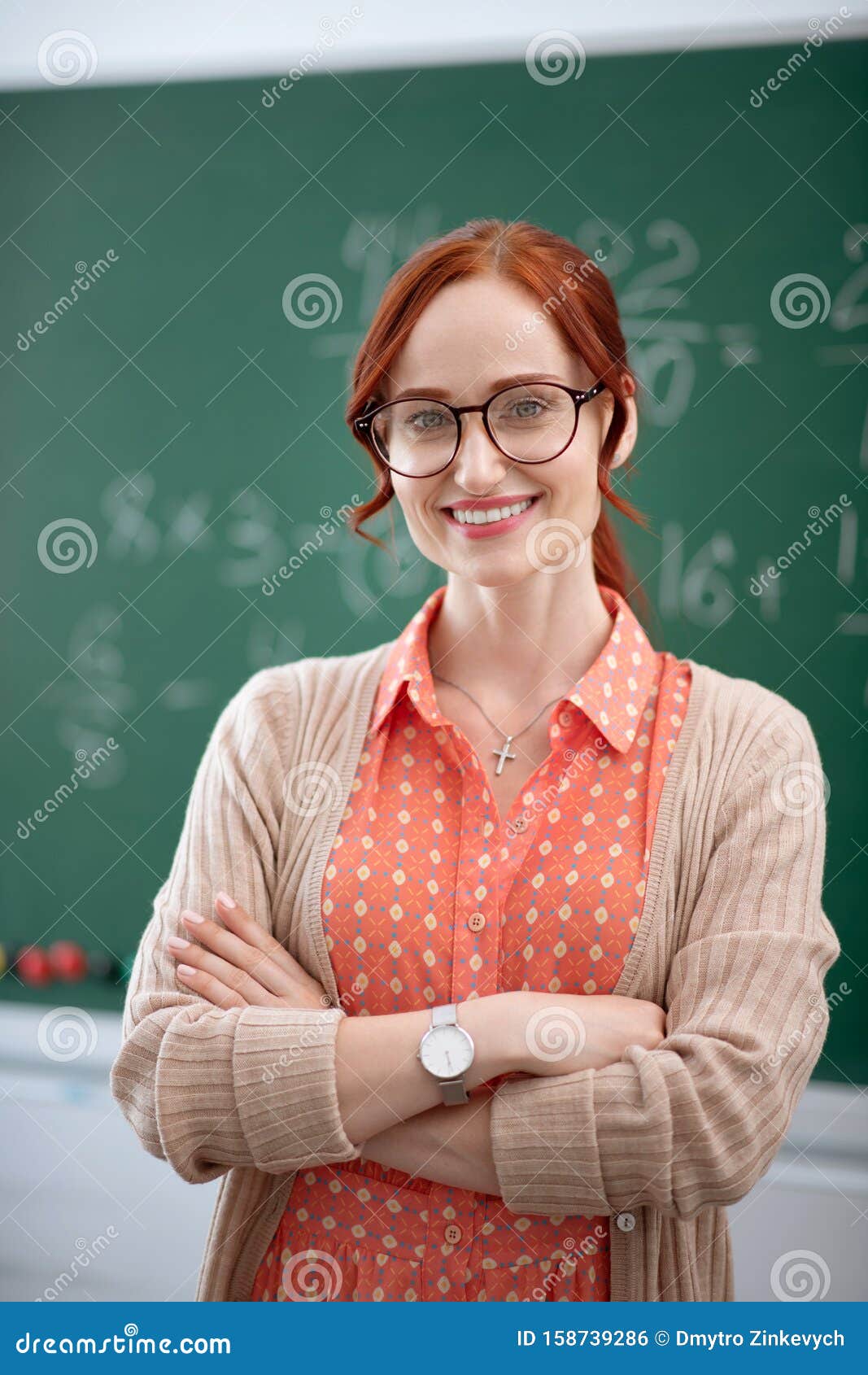 Experienced teachers. Учитель в очках. Стильный учитель. Самый модный учитель. Учитель в очках улыбается.