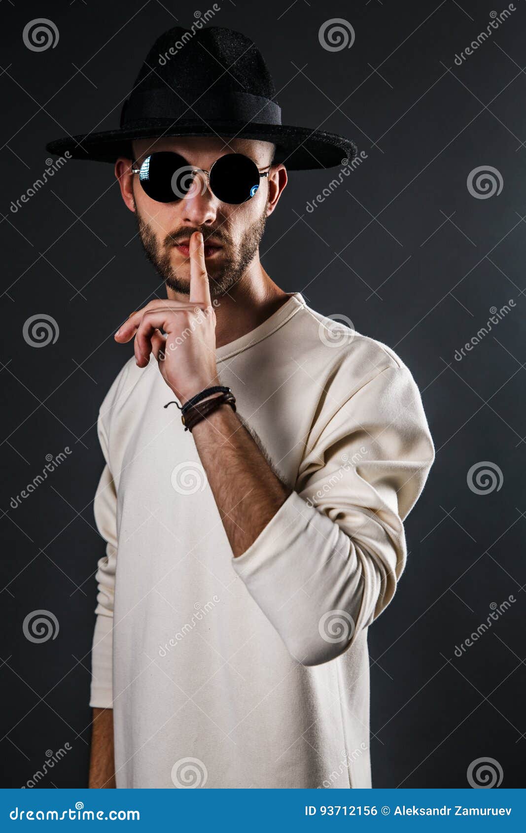 Мужик в шляпе